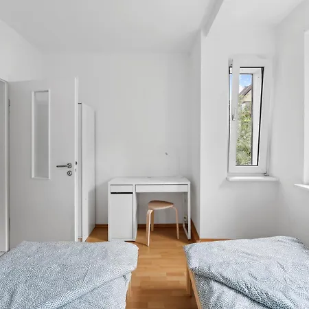 Modernes 3 Frisch Saniert Und Moebliert Apartment