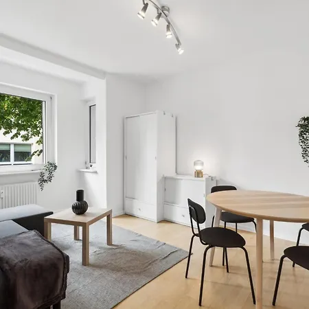 Modernes 3 Frisch Saniert Und Moebliert Apartment