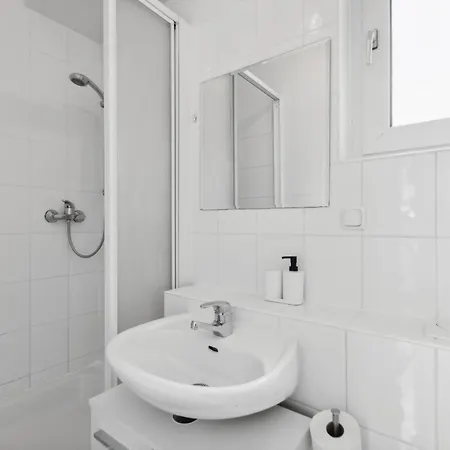 Modernes 3 Frisch Saniert Und Moebliert