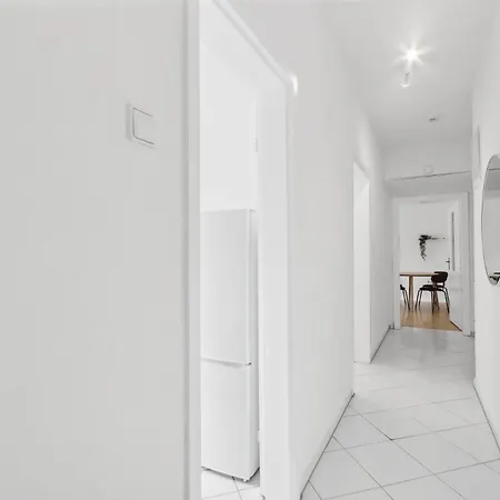 Apartment Modernes 3 Frisch Saniert Und Moebliert *